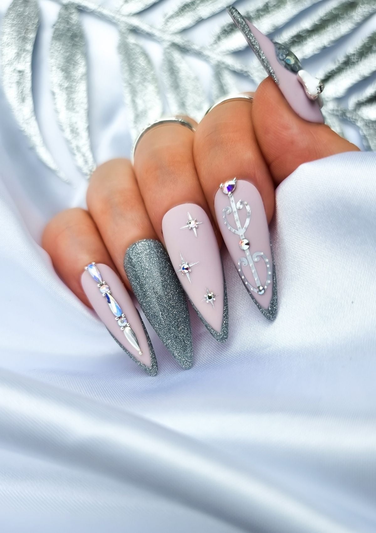 CHRISTMAS NAIL FOILS - MĀNUKA & MISTLETOE - HOLO SILVER