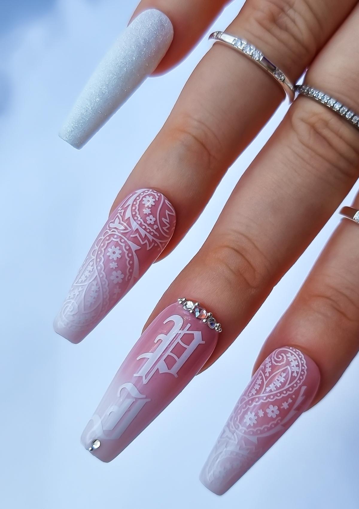 NAIL TRANSFER TATTOOS - OLD ENGLISH - WHITE